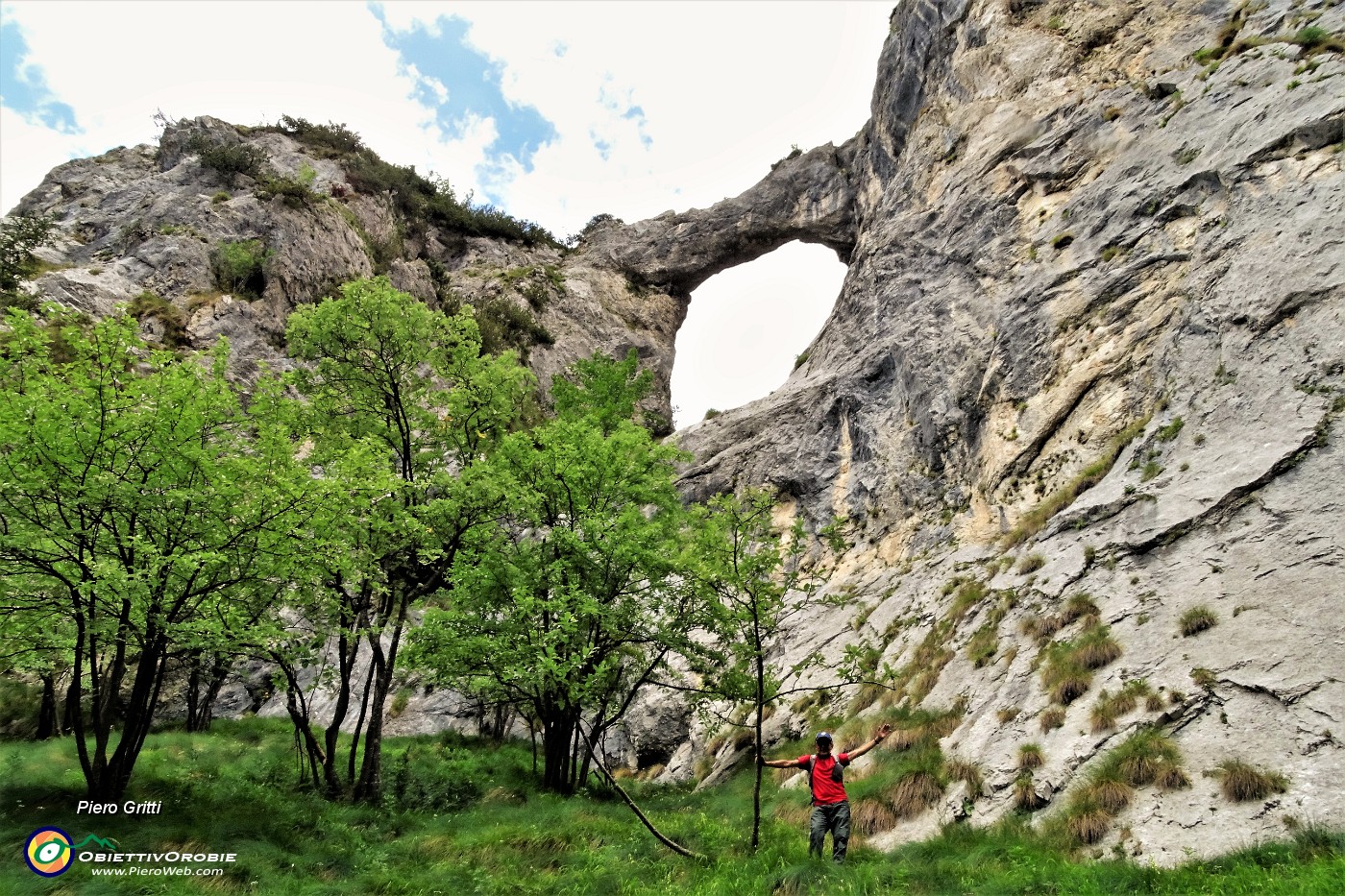 01 Arco di Pegherolo (1680 m), l'arco nella roccia .JPG